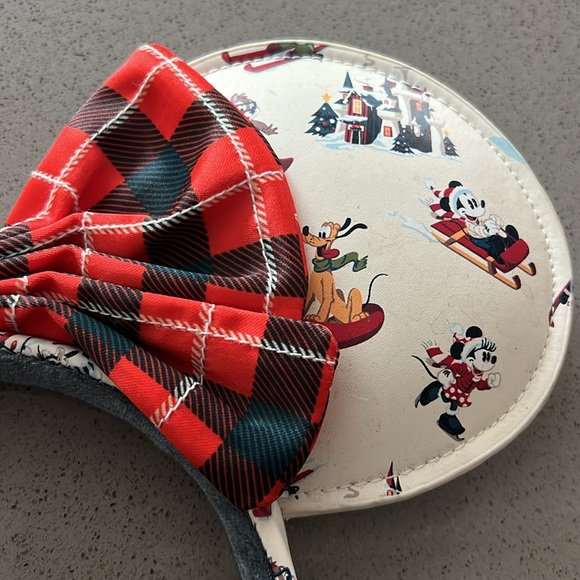 Disney Winter Snow Lodge sledding Mickey Ears. - Picture 4 of 10